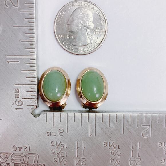 Vintage 1960s Jadeite Gemstone Cabochon Gold Tone Sage Green Clip On Earrings - Picture 10 of 11